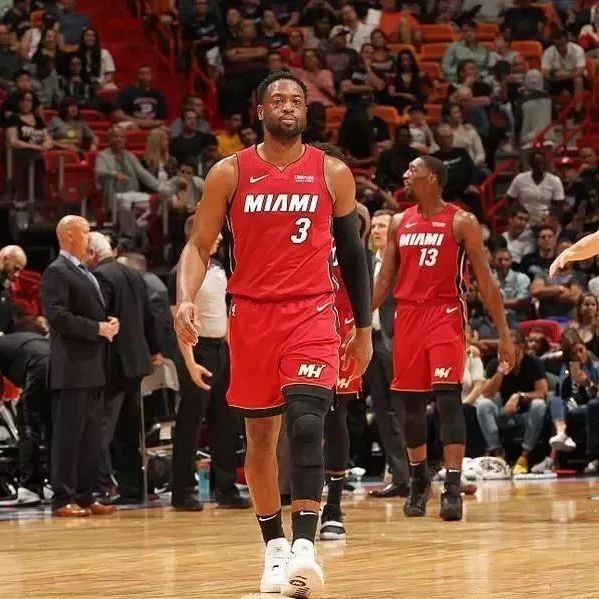 弗罗因德：对诺伊尔的未来我们并不着急；拜仁确实联系过安东尼（弗罗因德：不急于敲定诺伊尔未来；拜仁确与安东尼有过接触）