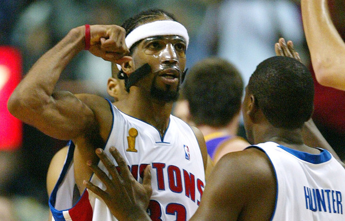 米体：将有一万名左右的那不勒斯球迷远征罗马，警方压力很大（米体：近万名那不勒斯球迷将客赴罗马，警方安保压力陡增）