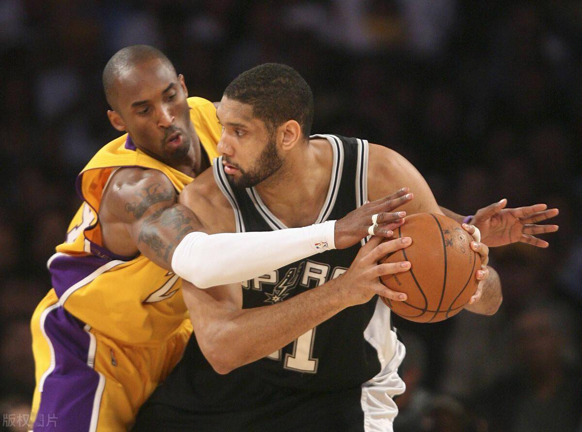 沃尔什空中拉拽很危险&麦康纳为米卡·波特出头 双方冲突推搡！（沃尔什空中拉人险象环生，麦康纳替米卡·波特出头，双方爆发推搡冲突）