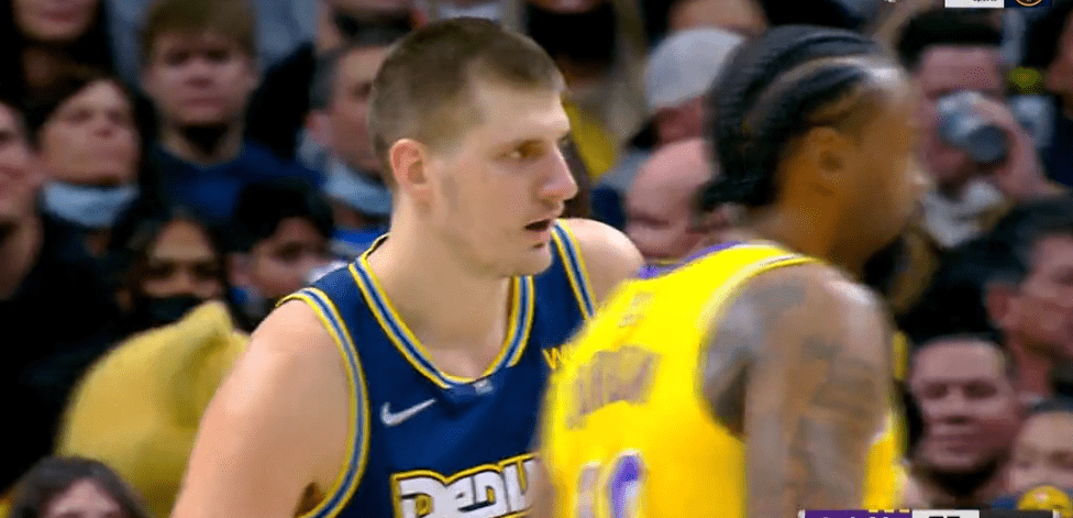 马卡：如果阿劳霍心理健康问题无法恢复，巴萨冬窗可能签中卫（马卡：若阿劳霍心理状况难以恢复，巴萨冬窗或引进中卫）