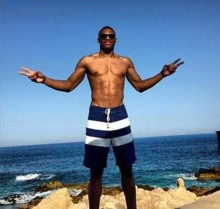 图赫尔：贝林厄姆被换下时很沮丧？因为他有一张黄牌（图赫尔解释贝林厄姆被换不悦：因已身背黄牌）