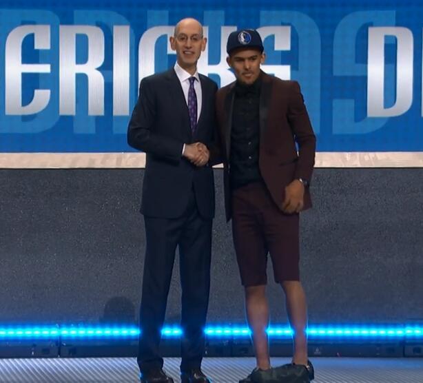 记者：热刺不会在冬窗召回武什科维奇，球员将留在汉堡（记者：热刺冬窗无意召回武什科维奇，他将继续留在汉堡）