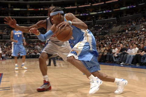 高薪核心拒改踢法！炮轰主帅复制C罗闹剧（高薪核心拒改踢法，怒斥主帅上演C罗式闹剧）