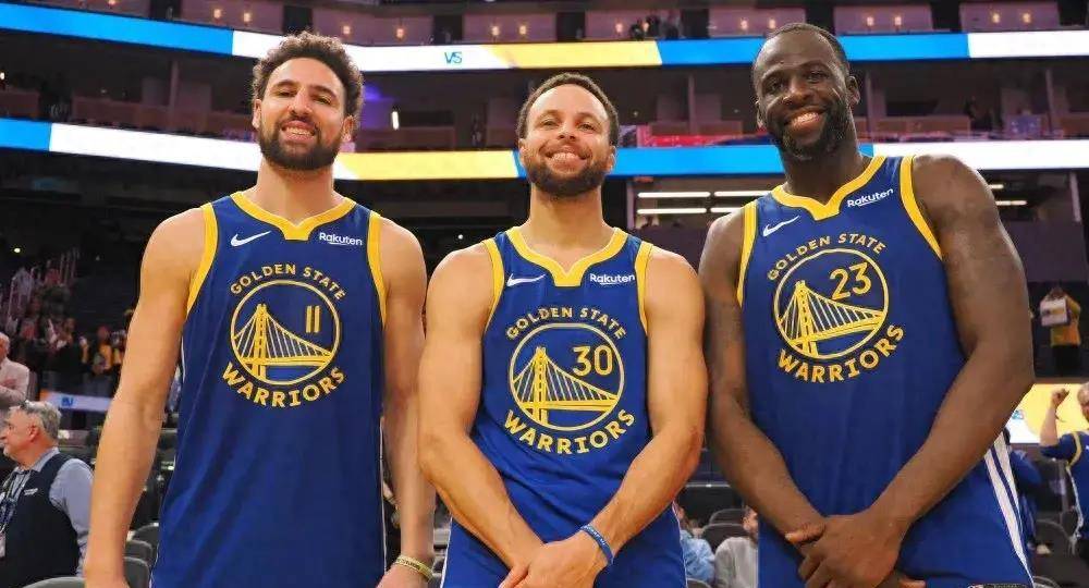 防守端的表现一塌糊涂，开拓者替补中锋在球队中的位置并不稳固？（防守漏洞百出，开拓者替补中锋的球队地位岌岌可危？）