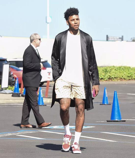 顶替贾秀全，吉林日报：前国脚李尧出任长春大众卓越女足主帅（吉林日报：前国脚李尧接替贾秀全，担任长春大众卓越女足主教练）