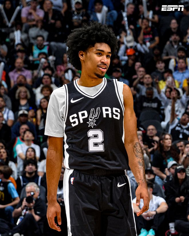 NBA杯半场：布伦森26分，猛龙次节早早祭出“砍人”战术半场52-69落后尼克斯（NBA杯半场战况：布伦森轰26分，猛龙次节提前祭出“砍人”，半场52-69落后尼克斯）