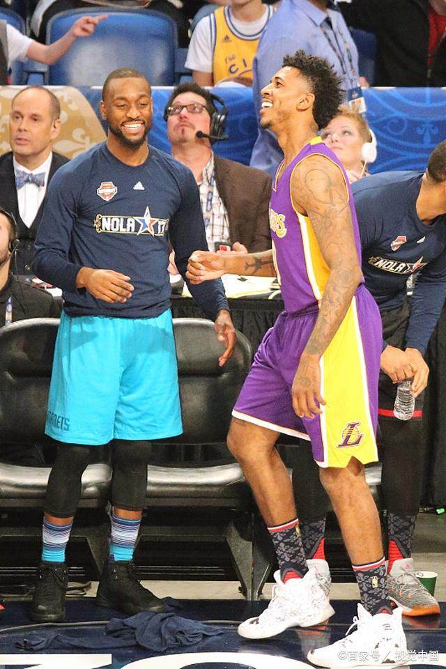 摧枯拉朽！迪亚洛强攻顶翻防守 上篮命中打停天津（强势碾压！迪亚洛硬突顶翻防线 上篮命中逼停天津）