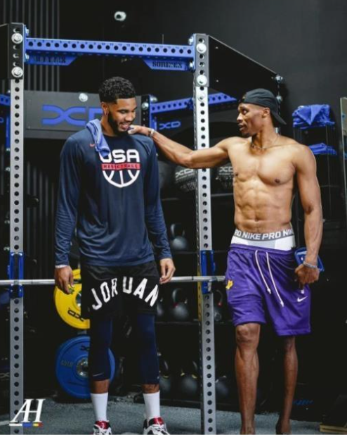 中超赛场争议判罚：VAR判罚引发热议,（中超赛场判罚惹争议：VAR介入成热议焦点）